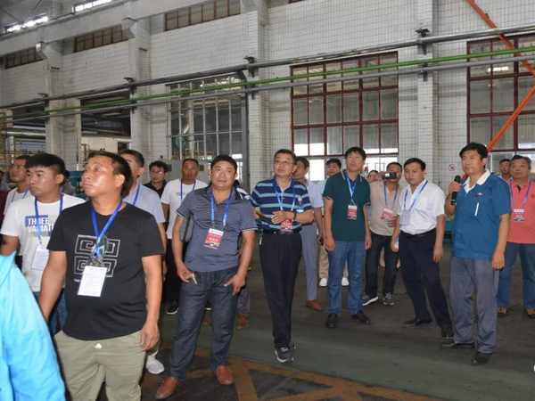 社会公众在AG老哥俱乐部集团科普基地生产车间旅行学习